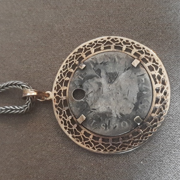 Spanish 1780s coin, 10kt framed on sterling chain - Picture 2 of 3